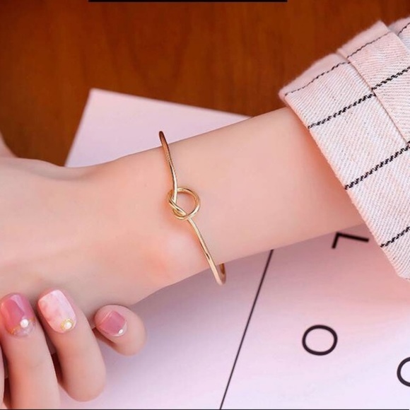 Dainty Knot Bracelet - Picture 2 of 4